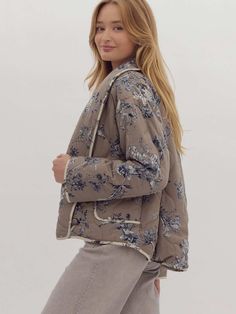 Add a pop of elegance to your wardrobe with this chic floral open jacket. This long-sleeved jacket features a striking floral print in blue tones on a rich mocha background, perfect for layering over your favorite outfits. With a flattering open front design and convenient side pockets, it combines both style and functionality. Made from lightweight, woven fabric, this jacket is lined, making it ideal for any season. DETAILS Floral print long sleeve open front jacket Side pockets for added conve Mocha Background, Black Date Night Outfit, Black Dating, Nashville Style, Open Jacket, Open Front Jacket, Bride Accessories, Platform Sandals Heels, Playsuit Romper