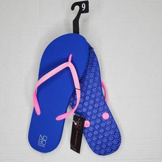 New Womens Nobo (No Boundaries) Single Flip Flops Blue With Pink Glitter Strap Size: 9 Smoke Free Home 90s Sandals, Peach Sandals, Purple Flip Flops, Sequin Sandals, Jelly Flip Flops, Black Sandals Flat, Pink Slides, Lucite Heels, Yellow Sandals