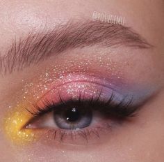 Vibrant Pink Eyeshadow Looks, Pink Makeup Looks With White Eyeliner, Makeup Looks Peach, Pastel Pink And Purple Eyeshadow, Wedding Makeup Colorful, Concert Makeup Taylor Swift, Lover Inspo Taylor, Easy Colorful Makeup Looks, Lovers Makeup Taylor Swift