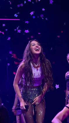 Guts Tour Wallpaper, Olivia Rodrigo Pics, Olivia Rodrigo Purple, Olivia Rodrigo Wallpaper, Olivia Rodrigo Concert, Olivia Lyrics, Olivia + Core + Aesthetic, Olivia Rodrigo Guts