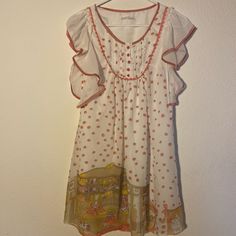 I Mean, How Sweet Is This Dress. The Flowy Sleeves Along With The Mini Dress Swingy Length And The Beautiful Drawing/Print Of The Shop On The Dress Are All Gorgeous! So Pretty For Spring/Summer! Size Not Listed Fits Like A S Tsumori Chisato, Fits Inspo, Flowy Sleeves, Drawing Prints, So Pretty, Pink White, Print Dress, Colorful Dresses, The Dress