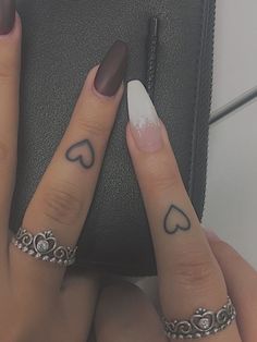 Tattoo Main, Tato Henna, Hand Tattoos For Girls, Cute Hand Tattoos, Hand And Finger Tattoos, Pretty Hand Tattoos, Small Pretty Tattoos, Petite Tattoos, Dope Tattoos For Women