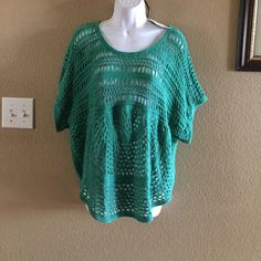 New With Tag Size Xlarge Green Casual One Size Tops, One Size Casual Short Sleeve Tops, Casual One-size Short-sleeve Tops, One Size Green Top For Beach, Bohemian Lace Top, White Boho Tops, White Embroidered Blouse, Feather Tops, Red Plaid Shirt