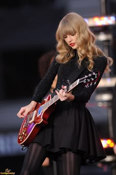 taylor swift playing guitar on stage at the cmt music awards in nashville, tennessee