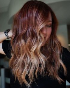 Women With Long Hair, Long Hairstyles For Women, Blonde Ends, Haircuts For Long Hair With Layers, Hair Blond, Ombre Hair Blonde, Long Dark Hair, Hair Flip