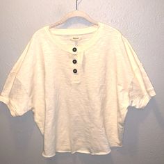 Madewell Raw Edge Henley Tee Top Cream 3 Button Slip Over Raw Edge Hem Short Sleeve. Women’s Sz Medium New With Tags Retail $45 Cute With Your Favorite Pants Jeans Capris Or Shorts. Questions? Leave A Comment Below! White Short Sleeve Tops, Black Short Sleeve Shirt, Womens Black Shorts, Madewell Top, Linen Tee, Striped Short Sleeve Shirt, Henley Tee, Sleeve Women, Ruffled Sleeve Top