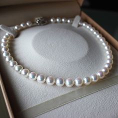 ★★credit card payment★★ Its possible to pay with a card via PayPal without a PayPal account. Here's how: https://etsy.me/2Q46H7r ● Name of product Akoya hanatama pearl necklace ● Types of pearls Akoya hanatama pearl ● Size 7.5-8.0mm ＆8-8.5mm＆ 8.5-9mm ● Shape Round ● Luster It is very good(AA) ● Color White ● Flaw Micro(AB) ● Clasp Silver Please select type ● Overall length 42㎝ All of our products are made and ship from Japan. We are located in Mie Prefecture, Japan, where Akoya pearls are produc Types Of Pearls, Pearl Jewelery, Real Pearl Jewellery, Boho Choker Necklace, Ivory Pearl Necklace, Glamorous Jewelry, Single Pearl Necklace, Pink Pearl Necklace, Card Payment