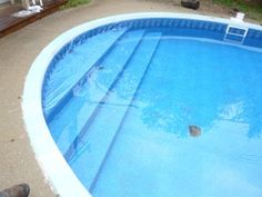 an empty swimming pool with no people in it