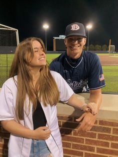 BSeball player Baseball Bf Aesthetic, Mlb Wife Aesthetic, Baseball Relationship, Brunette Couple