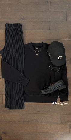 Black And Gray Outfit Men, Cute Guy Outfits Boyfriends, Full Black Outfit Classy, Luxury Streetwear Aesthetic, Black Crew Neck Outfit, Masc Street Wear, Outfits For Men Aesthetic, Full Black Outfit Men, Everyday Outfits Winter