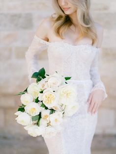 A Classic Wedding Rose, Eugenie - David Austin Wedding and Event Roses Wedding Flower Trends, All White Wedding, Rose Wedding Bouquet, Lakeside Wedding, Wedding Flower Inspiration