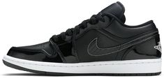 The Air Jordan 1 Low ‘All Star 2021’ celebrates the NBA’s midseason showcase with a sleek colorway of the classic silhouette. The black leather upper is enlivened with shiny tonal patent leather overlays at the toe and heel. A matching patent leather Swoosh is accented with white contrast stitching . while an embroidered Wings logo adorns the back heel. The sneaker rides on a standard rubber cupsole . featuring a foam wedge and encapsulated Nike Air for enhanced cushioning. Air Jordan 1 Obsidian, Zapatillas Nike Air Force, Air Jordan 1 Fearless, Jordan 1 Fearless, Campus Adidas, Jordan 1 Black, Nike Air Jordan 1 Low, Sneakers Vans, Jordan 1 High Og