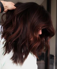 Dark Brown Hair with Mahogany Highlights Highlighted Lob Brunette, Black Hair Auburn Highlights, Chocolate Brown Balayage Short Hair, Copper Lob, Brown Balayage Hair, Chocolate Balayage, Dark Brown Hair With Highlights, Hair 2025, Balayage Lob