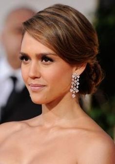 Softer look for a low updo, bride hair Jessica Alba Hair, Hire Style, Jennifer Hawkins, Chignon Wedding, Low Chignon, Sleek Updo, Model Pics, Oval Face Hairstyles, Goddess Hairstyles