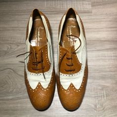 Ferrante Shoes Men’s Size 8 Leather 2 Tone Lace Up Brown & White . Good Used Condition White Brogue Dress Shoes For Business, White Wingtip Lace-up Shoes For Business, White Pointed Toe Leather Shoes For Derby, Formal White Leather Shoes With Rubber Heel Cap, White Plain Toe Lace-up Business Shoes, White Leather Lace-up Business Shoes, White Business Dress Shoes With Rubber Heel Cap, White Lace-up Leather Shoes For Business, White Business Leather Shoes With Round Toe