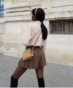 Emmanuelle Koffi, Black Academia, Inspo Poses, Academia Aesthetic Outfit, Dark Academia Outfits, Academia Outfits, Homecoming Outfits, Black Femininity, Preppy Girl