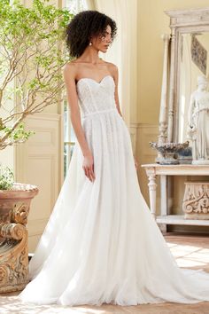 Pearl by Ines Di Santo is a unique pearl beaded A-line wedding dress with a sweetheart neckline. With the pearl beading, the gown offers a unique element to a traditional bridal look. She is the perfect dress for a bride who is looking for a unique and feminine wedding gown. Traditional Bridal Look, Mermaid Sweetheart Dress, Wedding Dress Strapless, Pearl Wedding Dress, Feminine Wedding, Timeless Wedding Dress, Pearl Beading, Beautiful Bridesmaid Dresses