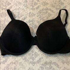 Nwot Black Bra Size 40c Classic Black Bra With Padded Cups, Classic Black Bra With Medium Bust Support, Black Full Coverage Classic Bra, Classic Black Seamless Bra, Black Padded Cup Bra, Classic Black Underwire Bra, Black Padded Bra, Black Bra, Bra Sizes