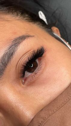 M Curl is the new trend.. Hop on the trend train now! M curl creates a nice flick at the end🤩😍 #mcurl #volumelashes #lashtech #lashextensions #volumeextenstions Mega Lash Extensions, Curl Lashes, Volume Lashes, New Trend