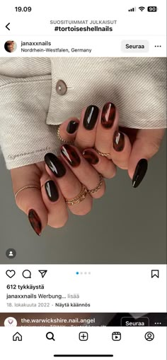 Short Brown Gel Nail Designs, Oval Tortoise Nails, Autumn Nails Tortoise Shell, Fall Tortoise Shell Nails, Hailey Bieber Tortoise Nails, Torrid Shell Nails, Dark Red Tortoise Shell Nails, Tortoise Shell And Burgundy Nails, Black And Tortoise Nails