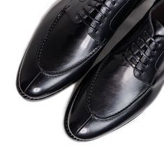 Ready to conquer the day? We’ve taken our timeless split toe derby silhouette and made it deep, dark, and black. This is a traditional, rich and refined shoe has an edge over the classic cap toe oxfords. We’ve also made this dress shoe with a Dainite sole so you can wear them all year round. Whether it's a formal events, or a night out with friends this is the perfect allrounder. Upper: Full-grain Italian leather Sole: Dainite lugged sole, British made* Construction: 360° Storm Goodyear welt (Re Timeless Business Casual Cap Toe Lace-up Shoes, Timeless Cap Toe Oxfords For Business Casual, Elegant Derby Shoes With Brogue Detailing And Moc Toe, Elegant Brogue Derby With Moc Toe, Elegant Moc Toe Derby With Brogue Detailing, Timeless Fitted Plain Toe Oxfords, Timeless Plain Toe Goodyear Welted Oxfords, Timeless Wingtip Dress Shoes For Derby, Timeless Cap Toe Derby Shoes For Semi-formal Occasions