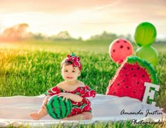 Sofia One In A Melon First Birthday Pictures, Watermelon Birthday Party Theme, Month Cake, Cake Photo Shoot, Watermelon Birthday Parties, Baby First Birthday Cake, One Month Baby, Watermelon Baby, 1st Birthday Pictures