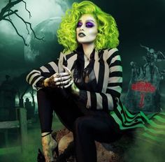 Female Beatle Juice, Lady Beetlejuice Makeup, Diy Beetle Juice Costume Women, Halloween Costumes Women Beetlejuice, Halloween Beetlejuice Costume, Lady Beetlejuice Costume, Beetlejuice Womens Makeup, Bettle Juice Make Up Women