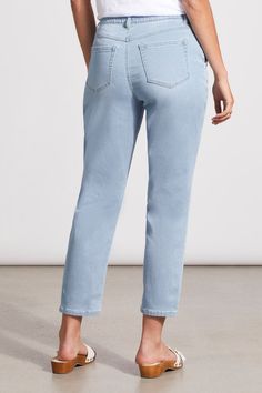 These joggers offer the illusion of structured denim with the comfort of super stretchy knit fabric! We can't get enough of the 10.5" mid-rise waist adorned with an adjustable drawcord tie, classic tapered-leg fit, 28" inseam, and roomy front pockets perfect for stashing little necessities. Style: 7988O-333-306 80% Cotton/Coton 18% Polyester 2% Spandex Pull-on drawcord waist jogger10.5" mid rise28" inseamFunctional pockets, herringbone knit drawcordTapered leg Herringbone Knit, Knit Denim, Linens And Lace, Denim Joggers, Blazer With Jeans, Top Sales, Cami Tanks, Dress Accessories, Short Sets