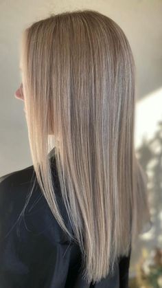 Medium Ash Blonde Hair, Glowing Hair, Balayage Straight Hair, Medium Ash Blonde, Brown Hair Inspo, Brunette Hair With Highlights, Straight Blonde Hair, Dirty Blonde Hair, Ash Blonde Hair