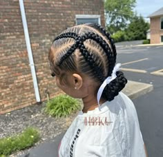 Cornrow Back With Heart, Criss Cross Knotless Braids With Heart, Knotless Braid With Heart On Side, Heart On The Side With Knotless Braids, Knotless Braids With Heart On The Side, Braided Hairstyles For Teens