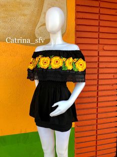 Mexican blouse, peasant blouse, handmade blouse, embroidered black blouse, off-the-shoulder blouse ideal for a Mexican party Handmade blouse Machine embroidered blouse 100% cotton blanket fabric, one size fits the person either (S-M-L -XL ) Mexican Blouse, Mexican Dresses, Mexican Party, Skirt And Blouse, Peasant Dress, Peasant Blouse, Handmade Dresses, Cotton Blankets, Embroidered Blouse