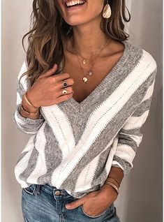 VERYVOGA Grau Gestreift Grobstrick Polyester V-Ausschnitt Pullover. #VERYVOGA #Gestreift #Grobstrick #Polyester #VAusschnitt #Pullover #Grau #Gray Woman Streetwear, Womens Knit Sweater, Geometric Sweater, Winter Pullover, Casual Sweater, Loose Pullover, Cute Sweaters, Casual Sweaters, Knitting Women