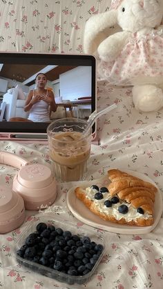 Pinterest Lifestyle Aesthetic, Coquette Lifestyle Aesthetic, Clean Coquette Aesthetic, Dainty Lifestyle, Therapy Aesthetic Room, Coquet Aesthetic, Minimal Core Aesthetic, Getting My Life Together Aesthetic, Coquette Aesthetic Pictures