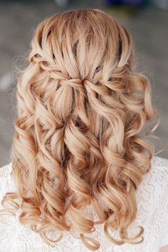 Loose Waterfall Braid - Feminine Bridal Hair yes! I love the Waterfall! Unique Wedding Hairstyles, Quinceanera Hairstyles, Best Wedding Hairstyles, Penteado Cabelo Curto, Long Blonde, Wedding Hairstyles For Long Hair, Long Blonde Hair, Wedding Hair And Makeup, Long Curly