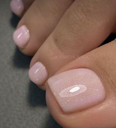 Manicure Ideas For Bridesmaid, Wedding Nails For Bride Light Pink, Bride Pedicure Ideas, Pedicure Ideas For Wedding Guest, Bridesmaid Nails Gel Polish, Beach Wedding Pedicure Ideas, Bridal Shower Pedicure For Bride, Nails For Beach Wedding Guest, Bridesmaid Dip Nail Ideas