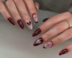 Maroon Nails Halloween, Black Maroon Nails, Nailart Merah Maroon, Nail Art Merah Maroon, Maroon Nail Ideas, Nail Art Maroon, Sept Nails, Simple Nail Art Videos, Maroon Nail Art