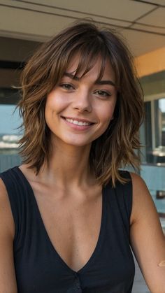 Layer Hair Shoulder Length, Straight Short Layered Haircuts, Shoulder Length Hair Layers Wavy, Layer Hair Medium Length, Shag Hair With Bangs Medium, Shoulder Length Textured Bob With Bangs, Short Choppy Haircuts Straight Hair, Shoulder Length Bob Layers, Shoulder Length Hair With Short Bangs