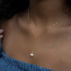 "Beautiful Freshwater Pearl Lariat. Simple but still such a stunning piece!! - - - D E T A I L S - - -  * Made of 925 Sterling Silver * Available in 14k Gold or Rhodium plated * We use a THICK plating for a piece that will last you years to come! * 16\" + 3\" Ext Chain * 1.5\" Drop Chain * Natural Freshwater Pearls - 7-8mm * Nickel-free & Hypoallergenic * Featuring a twisted chain  Made with 100% Pure Love ♡ Happy to answer any questions you may have! 🥰 Let's Connect! 🥰 IG: samijewels_" Lariat Necklace Outfit, Pearl Necklace Freshwater, Pearl Lariat Necklace, Pearl Lariat, Twisted Chain, Necklace Outfit, Prom Accessories, Y Necklace, Pure Love