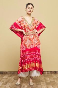 Shop for Tisha Saksena Red Kurta Silk Bandhani Kaftan Tunic Set for Women Online at Aza Fashions Bandhani Kaftan, Orange Kaftan, Indian Dress Up, Bandhani Print, Kaftan Tunic, Red Kurta, Bandhani Dress, White Pant, Kaftan Designs