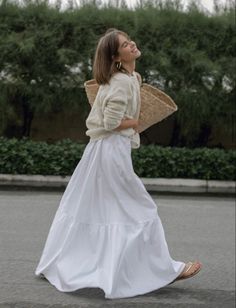 Italy Sweater Outfit, Romantic Hippie Style, Anthropologie Aesthetic Outfit, Feminine Modest Style, Feminine White Maxi Skirt For Summer, Farm Chic Outfit, White Long Feminine Skirt, Feminine Modest Outfits, Doen Outfit