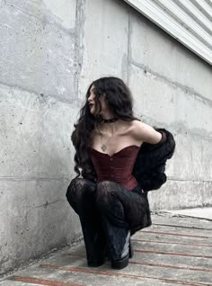 Grunge Romance Fashion, Vampire Fashion Aesthetic, Feminine Goth, Modern Vampire, Corset Outfit Aesthetic, Halloween Costumes 2022, Round Of Applause, Vampire Goth