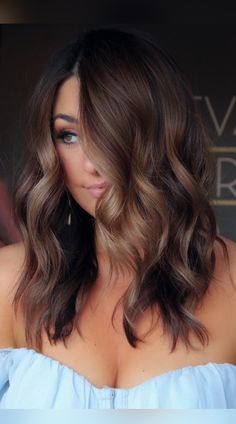 Dark Brown With Golden Balayage, Level 5 Hair Color Brown, Dark Hair Styles Medium, Dark Skin Balayage Hair, Milk Chocolate Hair Color Balayage, Short Dark Hair With Highlights Balayage, Colored Money Piece, Colored Money Piece Hair, Balayage Dark Hair