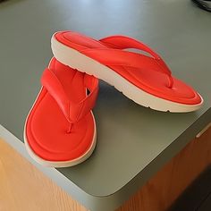 Brand New, Never Worn. Only Tried On. Superior Cushion And Padding For Extreme Comfort In This Sandal Flip Flop. The Tong Even Has Padding On Inside For Extra Comfort On Foot. Size 10. Open Toe Sandals Heels, Flat Sandals Wedding, Strappy Block Heel Sandals, Clarks Women, Strappy Block Heels, Leather Flip Flops, Suede Block Heels, Jelly Sandals, Open Toe Sandals