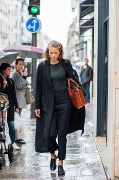 Brogues Outfit, Army Bag, Street Mode, Simple Street Style, French Women Style, French Women, Parisian Chic, Autumn Outfit