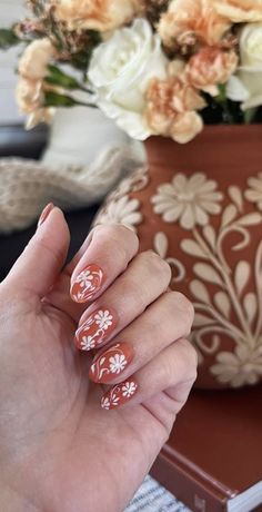 Mexican Inspired Nails Short, Nails With Terracotta Dress, Clay Colored Nails, Mexican Embroidered Nails, Brown Nails White Flowers, Barro Inspired Nails, Mexican Clay Pot Nails, Simple Mexican Nails, Talavera Nails Brown