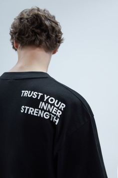 Minimal Shirt Design, Cool Shirt Designs, Desain Editorial, Oversized Tees, Shirt Logo Design, Trendy Shirt Designs, Outfits Streetwear, Oversized T Shirts