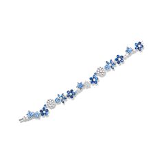 VC Sparkling Flowers, Streetwear Jewelry, Van Cleef And Arpels Jewelry, Van Cleef & Arpels, Tiaras Jewellery, Teal Earrings, Jewelry Design Drawing, Jewelry Advice, Sapphire Bracelet