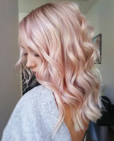 Pink Hair Color Highlights, Tuns Bob Lung, Rose Gold Hair Shades, Pastel Pink Hair Color, Pink Hair Color, Light Pink Hair, Pink Blonde Hair, Gold Hair Colors, Hair Color Rose Gold