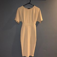 Boohoo Dress Petite Tie Waist 95% Polyester 5% Elastane Never Worn Beige Midi Dress For Night Out, Beige Short Sleeve Dress For Work, Elegant Beige Short Sleeve Bodycon Dress, Beige Knee-length Midi Dress For Date Night, Beige Midi Dress For Date Night, Beige Short Sleeve Midi Dress, Beige Sheath Dress For Night Out, Beige Bodycon Sheath Dress, Beige Bodycon Knee-length Midi Dress