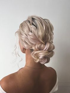 Updo No Braids, Brides With Updos, Updo With Bun Donut, Wedding Hair Updo High Bun, Loose Bun Bridal Hair, Hair Styles Bun Wedding, Bridesmaid Hairstyles Updo Fine Hair, Wedding Hairstyles For Hot Weather, Slick Back Updo Wedding Hairstyles